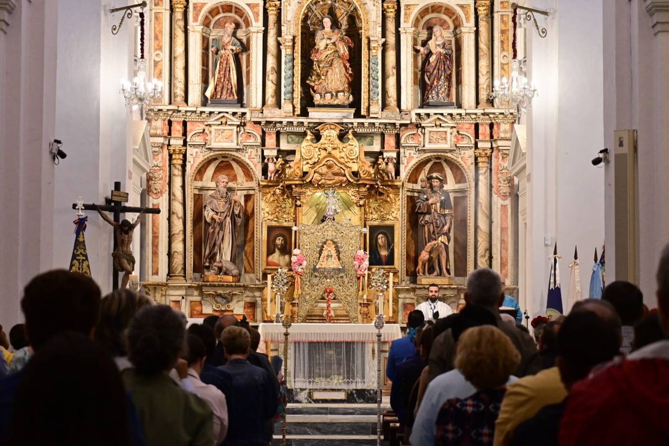 Fotos: La hermandad del Rocío de Cádiz, a su salida de la iglesia de San José