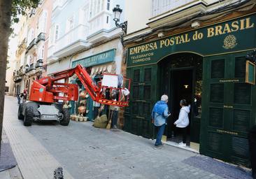 La plaza de Mina de Cádiz acoge el rodaje de algunas escenas de una serie de Disney +