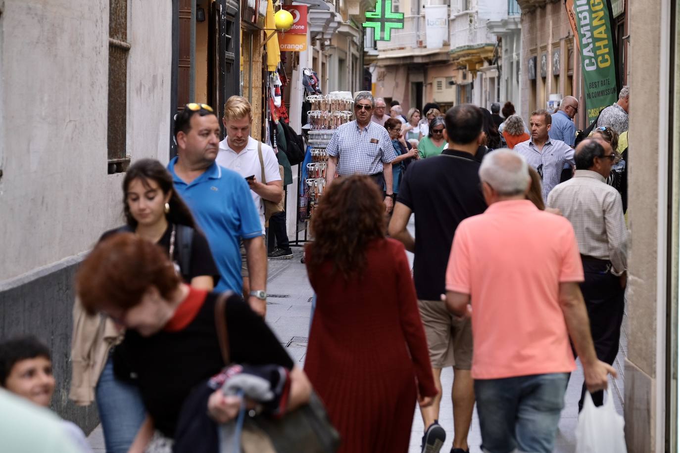 Fotos: Así vive Cádiz la jornada de reflexión