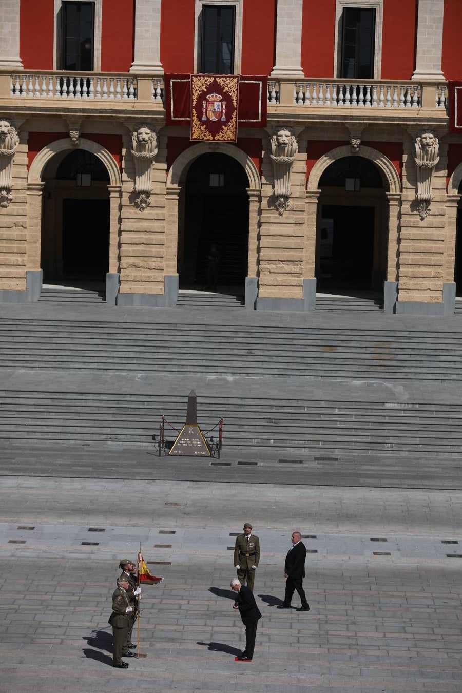 La jura de bandera civil cierra los actos por el Día de las Fuerzas Armadas en San Fernando
