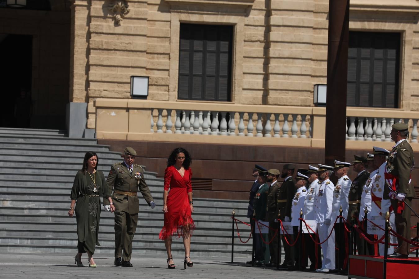La jura de bandera civil cierra los actos por el Día de las Fuerzas Armadas en San Fernando