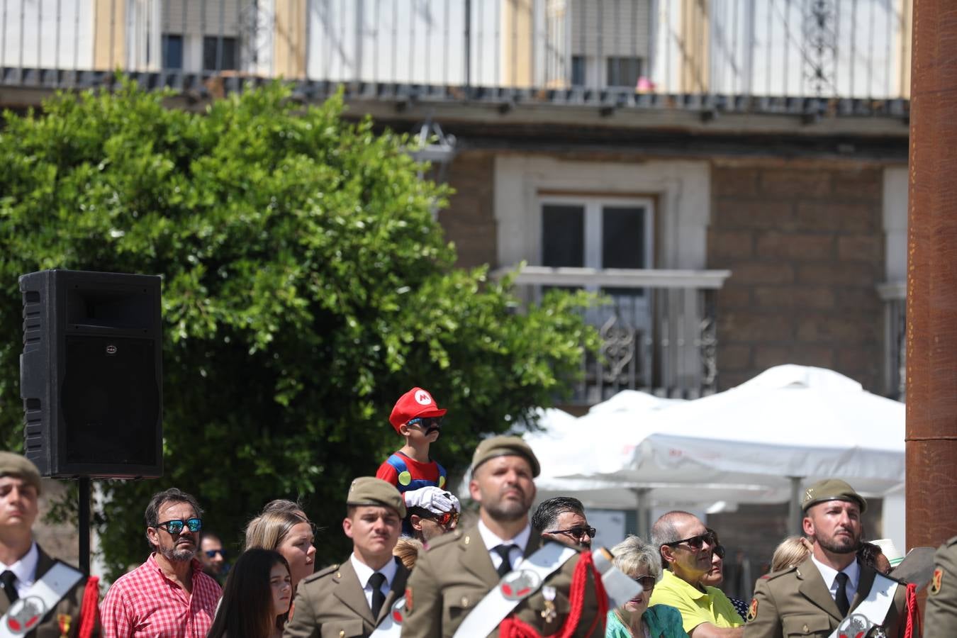 La jura de bandera civil cierra los actos por el Día de las Fuerzas Armadas en San Fernando