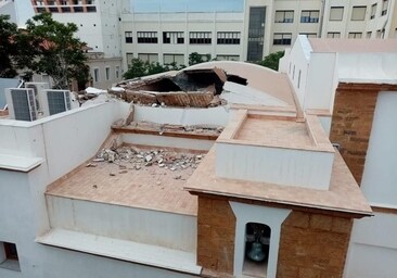 Se cae parte de la cúpula de la iglesia Castrense en Cádiz