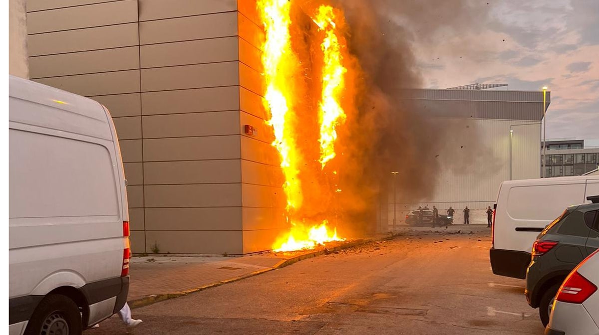 Imagen del incendio del parque infantil.