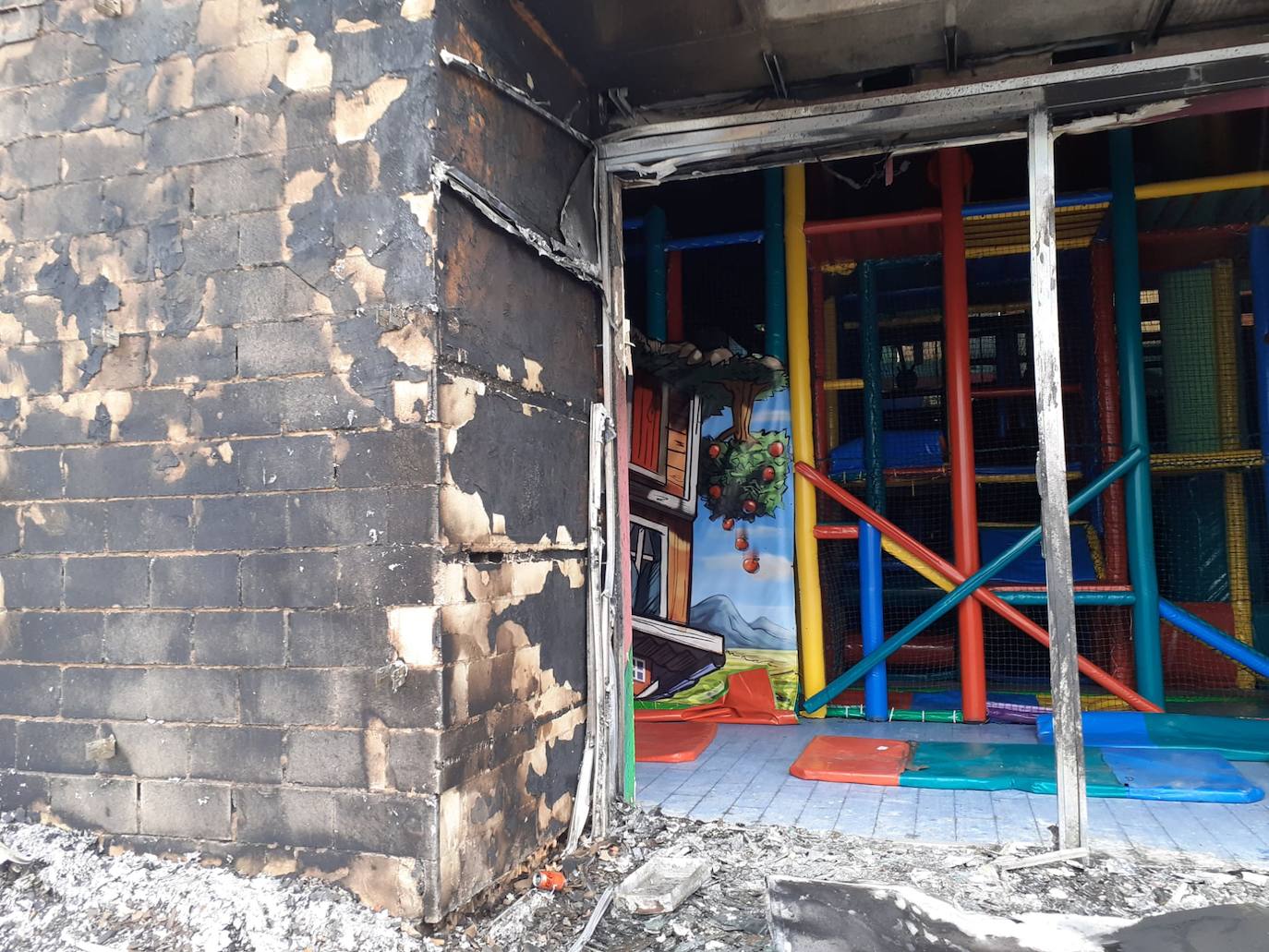 Fotos: Así ha quedado el Chikipark de Cádiz tras el incendio