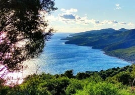 Descubre 'el Tolmo', la cala escondida e idílica de Cádiz que muy pocos conocen