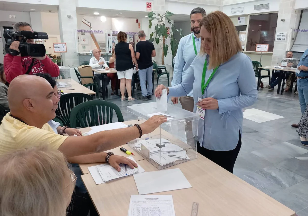 Aurora Salvador vota en las elecciones del pasado 28 de mayo