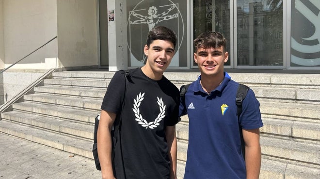 Alejandro y Antonio, estudiantes que se presentan a selectividad