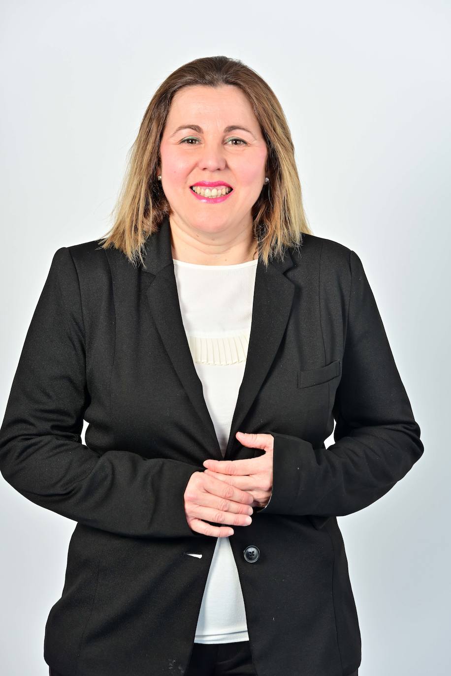 Loli Pavón. Participación ciudadana y distritos, Parques y Jardines. 41 años. Autónoma.