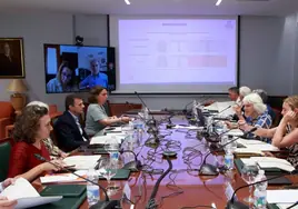 El alcalde de Cádiz mantiene su primer encuentro para conocer los planes de la APBC