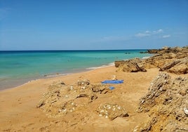 Un viaje a la Cala de El Áspero, una de las  más bonitas (y desconocidas) de Cádiz