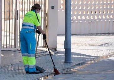 Guillén Moreno, primera parada del Plan de choque de Limpieza del Ayuntamiento de Cádiz