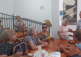 El PSOE se reúne con personas mayores para decirles que tras las elecciones sus pensiones pueden bajar con el PP