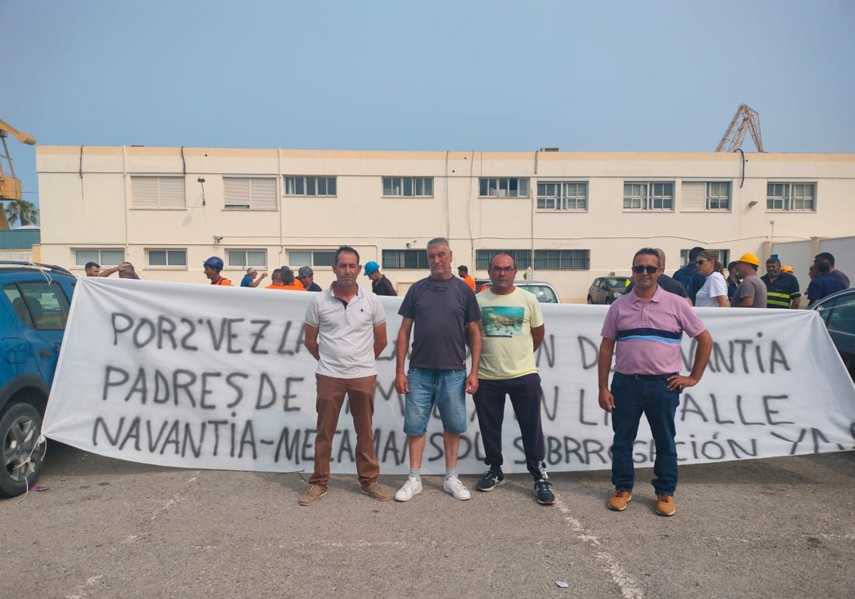 Imagen de la concentración contra el despido de cuatro trabajadores