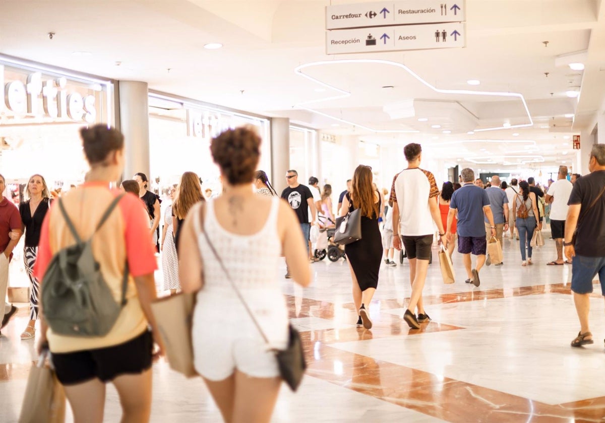 Bahía Sur, centro de referencia para las compras, el ocio, la música y la gastronomía