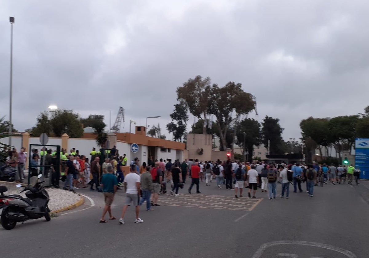 Protesta esta mañana en la puerta del astillero de San Fernando