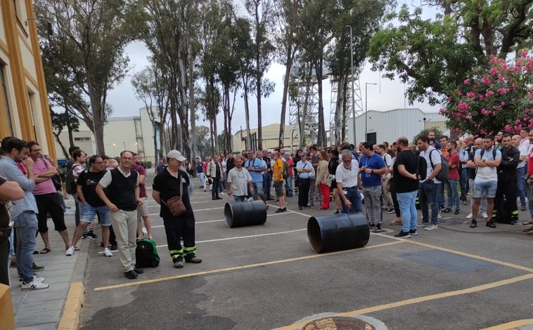 Imagen principal - Regresan las protestas a los astilleros de la Bahía en demanda de un nuevo convenio y carga real de trabajo