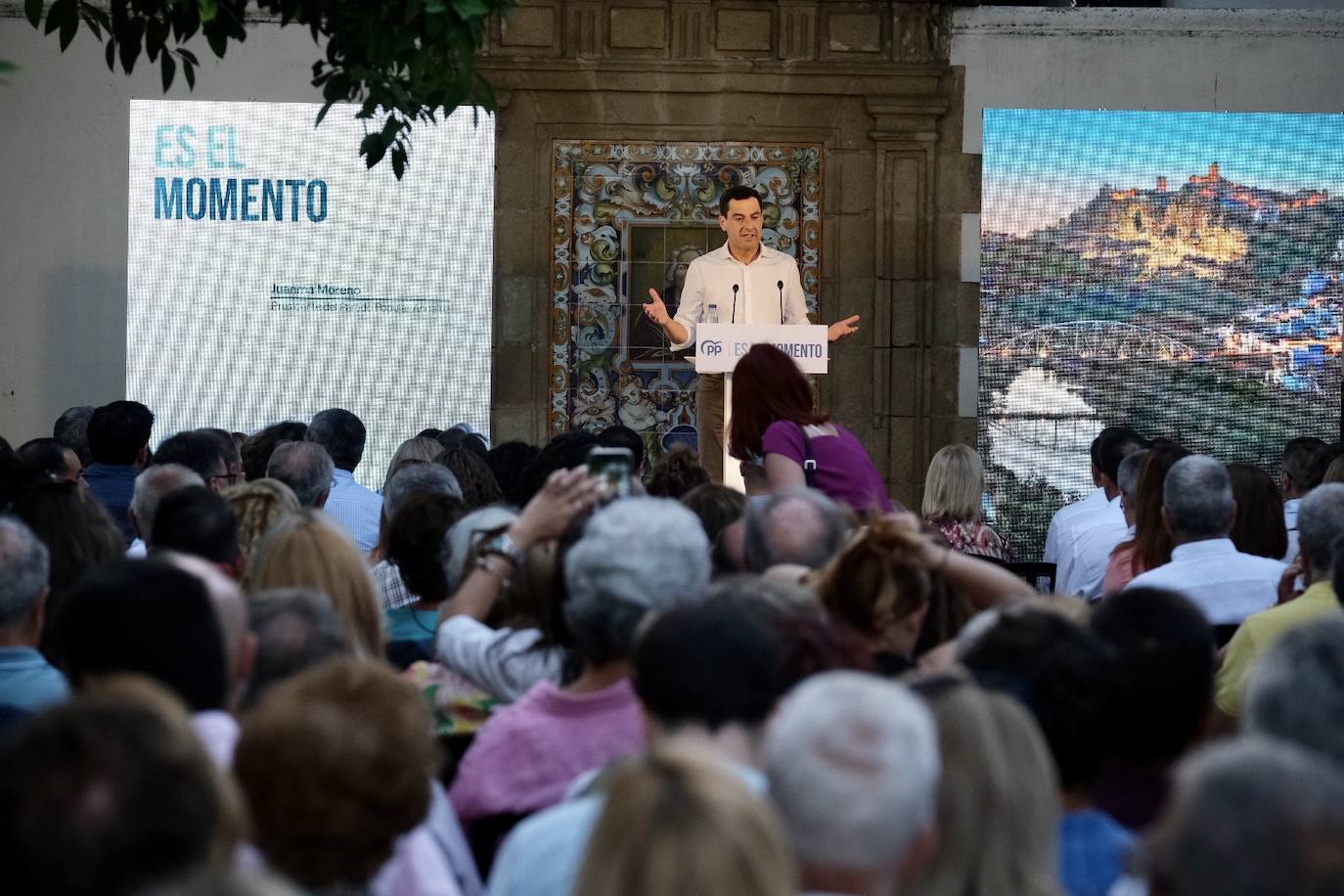 FOTOS: Juanma Moreno abre campaña en El Puerto