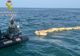 La Guardia Civil detiene al responsable que lanzó por la borda a un agente del Servicio Marítimo tras haberlo rescatado