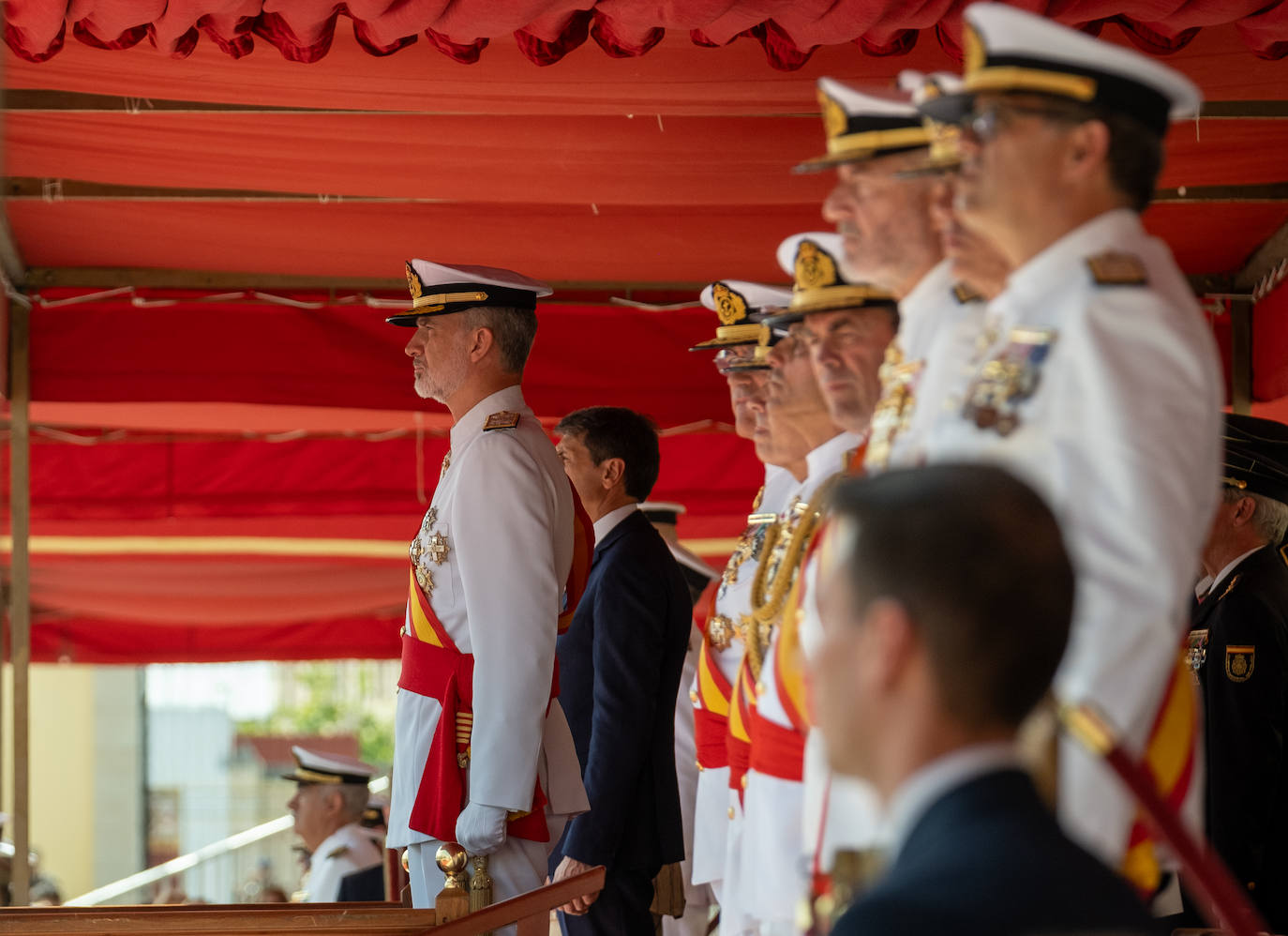 Felipe VI entrega los Reales Despachos de empleo en San Fernando