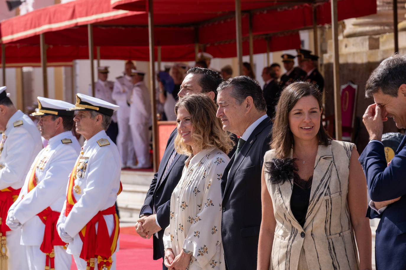Felipe VI entrega los Reales Despachos de empleo en San Fernando