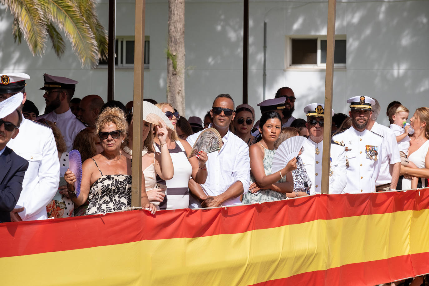 Felipe VI entrega los Reales Despachos de empleo en San Fernando
