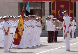 Felipe VI preside en San Fernando la entrega de Reales Despachos en la Escuela de Suboficiales de la Armada