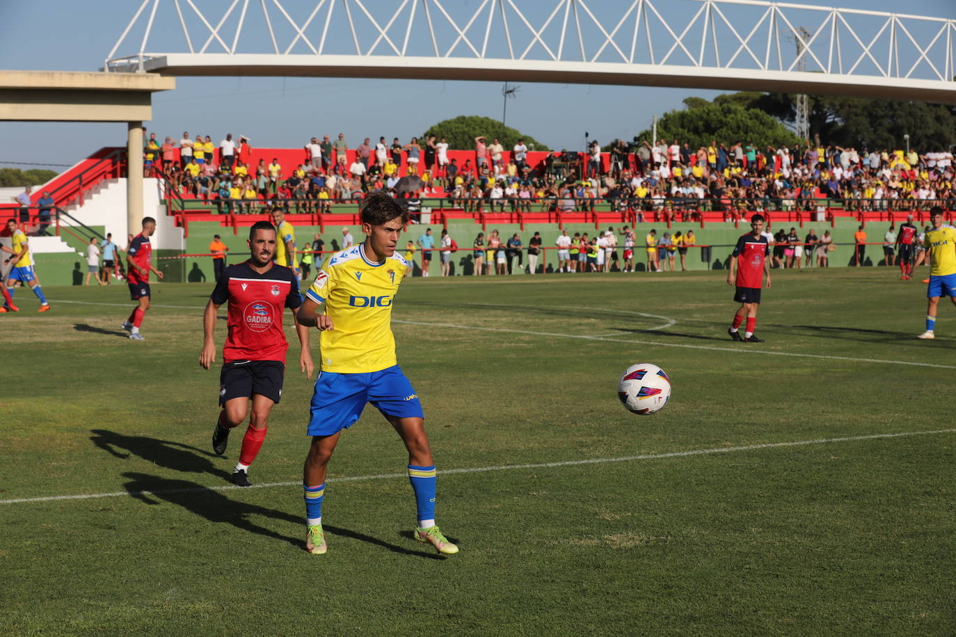 Fotos: El Cádiz CF juega su primer amistoso en Benalup ante el Barbate