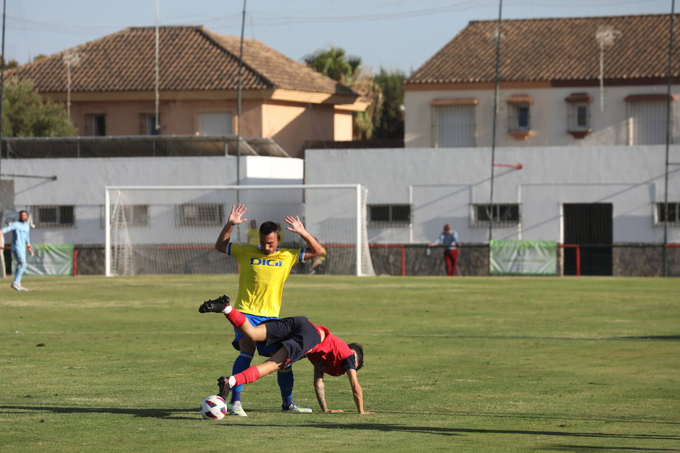 Fotos: El Cádiz CF juega su primer amistoso en Benalup ante el Barbate