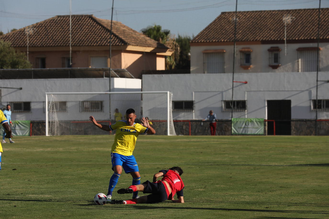 Fotos: El Cádiz CF juega su primer amistoso en Benalup ante el Barbate