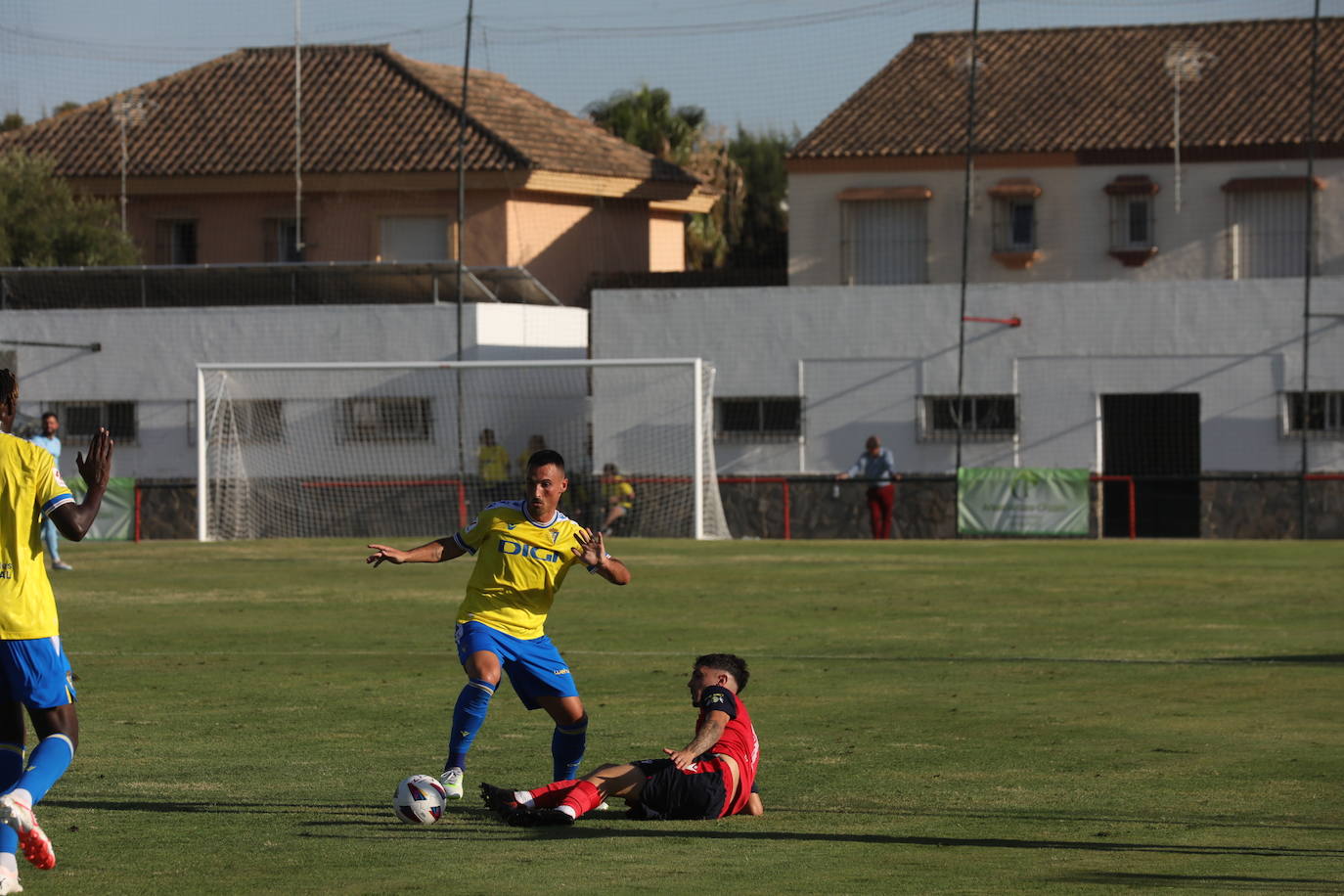 Fotos: El Cádiz CF juega su primer amistoso en Benalup ante el Barbate
