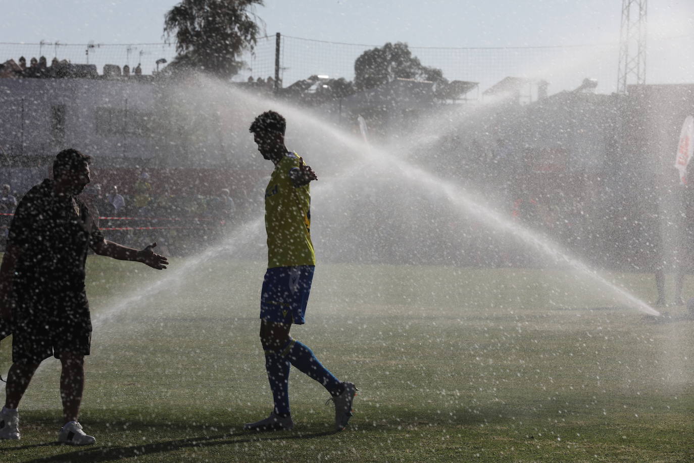 Fotos: El Cádiz CF juega su primer amistoso en Benalup ante el Barbate