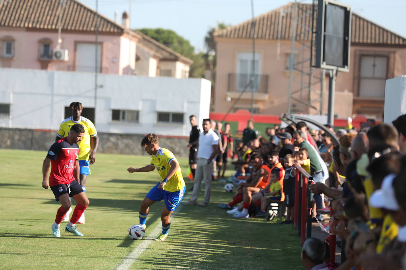 Fotos: El Cádiz CF juega su primer amistoso en Benalup ante el Barbate