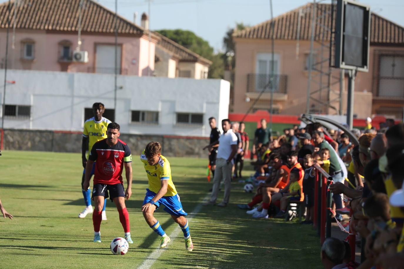 Fotos: El Cádiz CF juega su primer amistoso en Benalup ante el Barbate