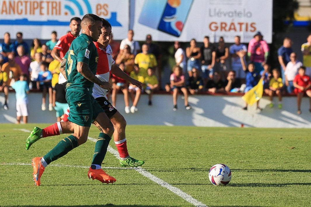 Fotos: El Cádiz golea al Chiclana (1-9)