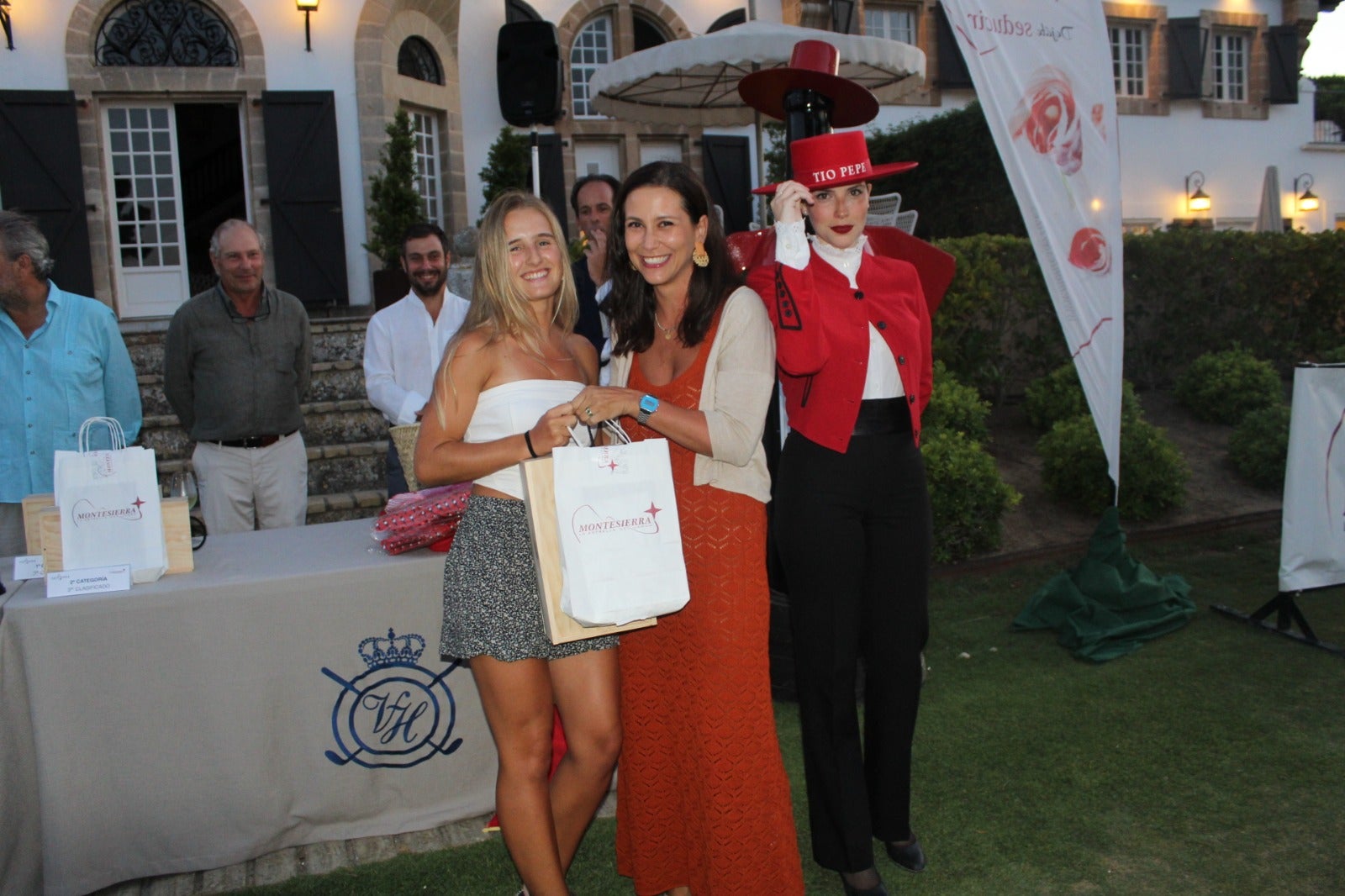 Paloma Anchustegui Melgarejo con Vega Martín, consejera delegada de Montesierra