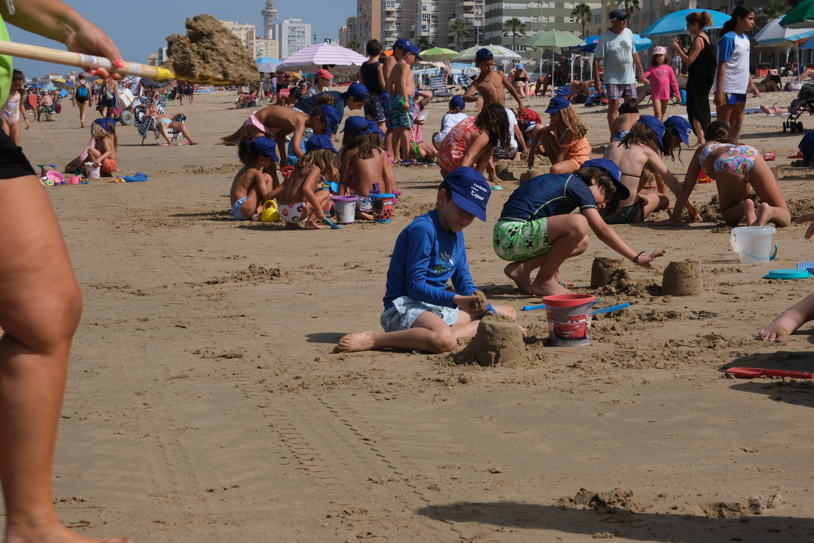 Fotos: La Playa de la Victoria acoge un concurso de castillos de arena