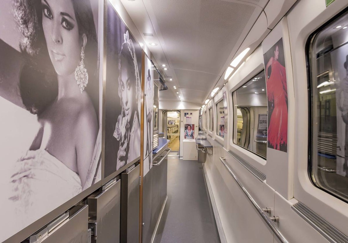 Interior del tren Alvia con fotografías de Lola Flores