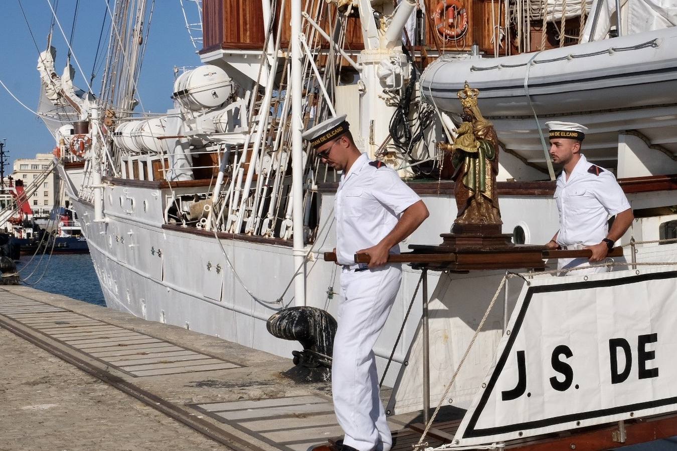 Fotos: Emotiva llegada del Juan Sebastián Elcano a Cádiz