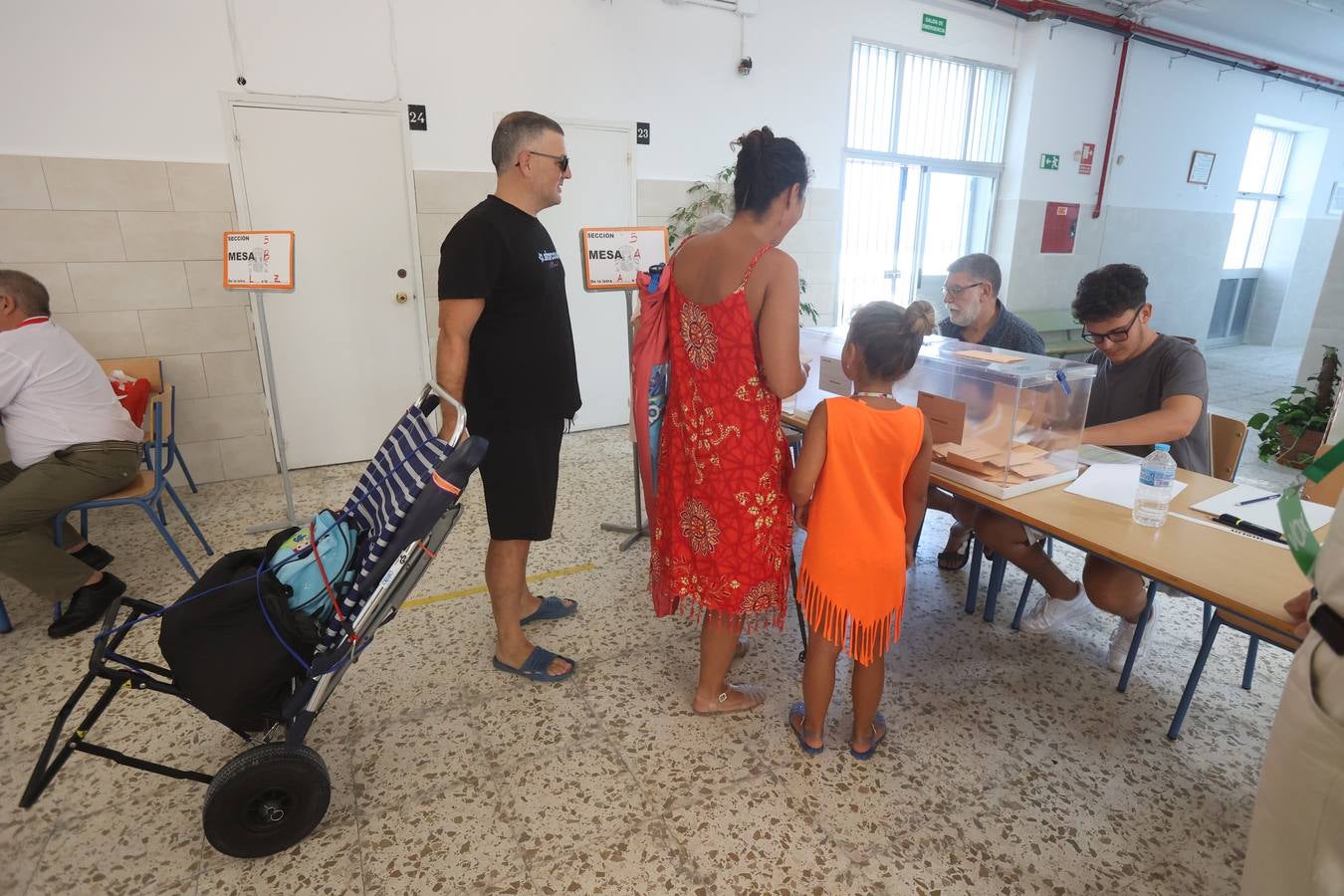 Fotos: Ambiente playero en una jornada electoral decisiva