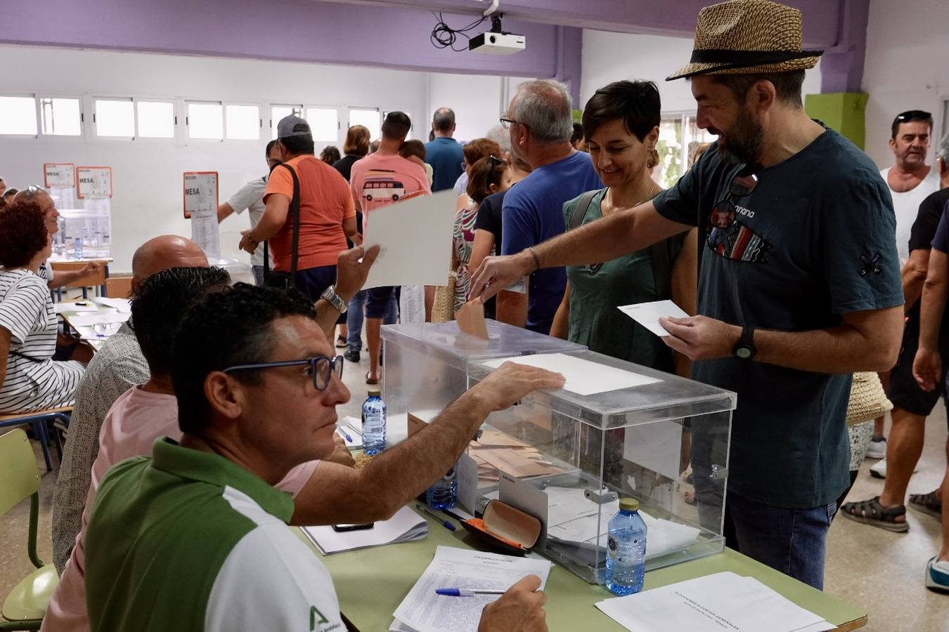 Fotos: Ambiente playero en una jornada electoral decisiva