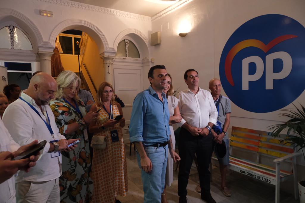 Fotos: Ambiente en la sede del PP en Cádiz