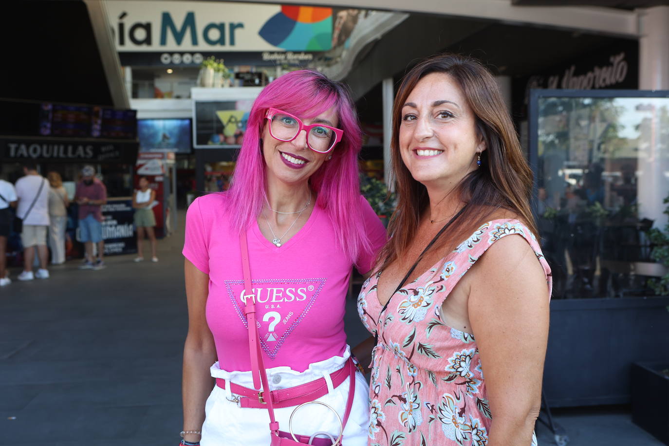 FOTOS: Barbie enamora al público y tiñe los cines de Cádiz de rosa