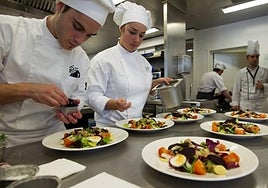Cádiz recorta su tasa de paro pero se mantiene en el furgón de cola nacional