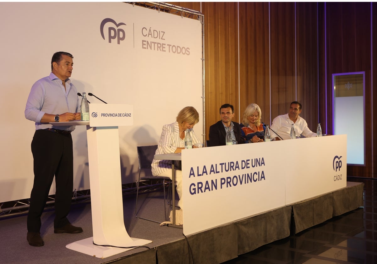 Momento de la reunión que ha mantenido la dirección provincial del PP en el Parador