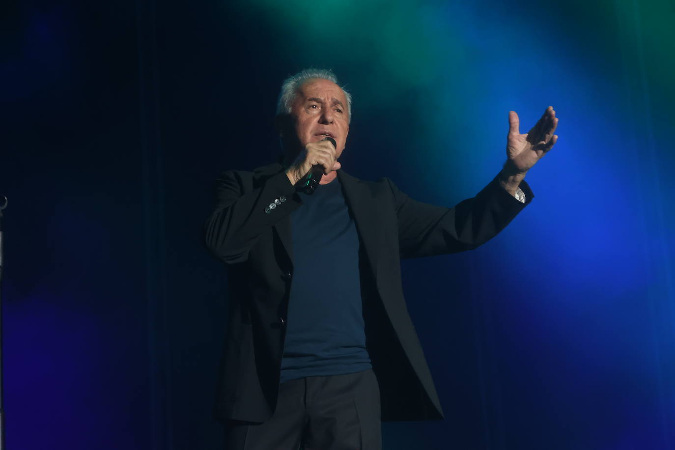 Fotos: Víctor Manuel hace latir Chiclana con recuerdos de una vida