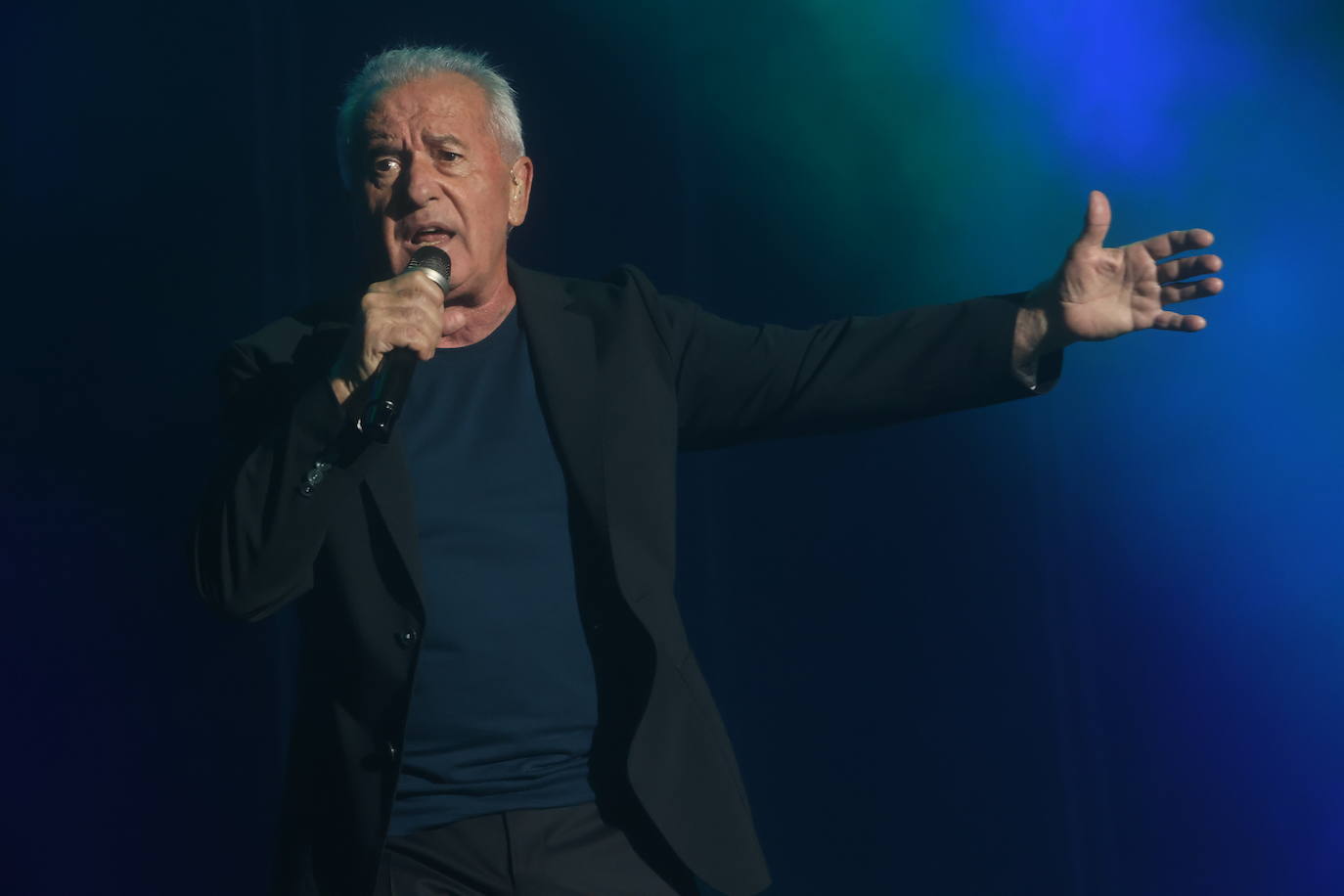 Fotos: Víctor Manuel hace latir Chiclana con recuerdos de una vida