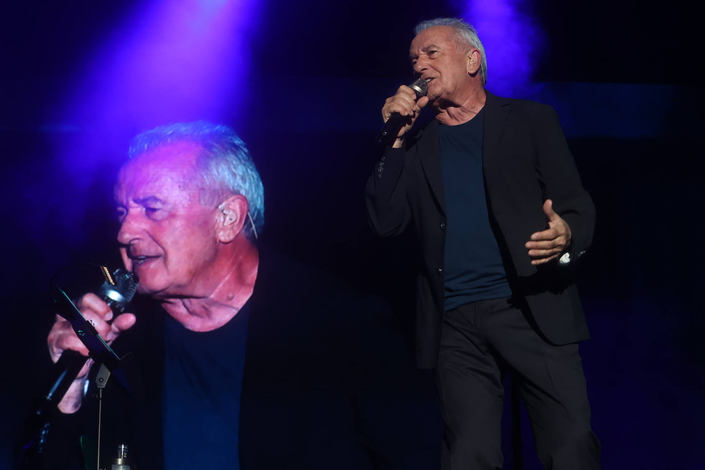 Fotos: Víctor Manuel hace latir Chiclana con recuerdos de una vida