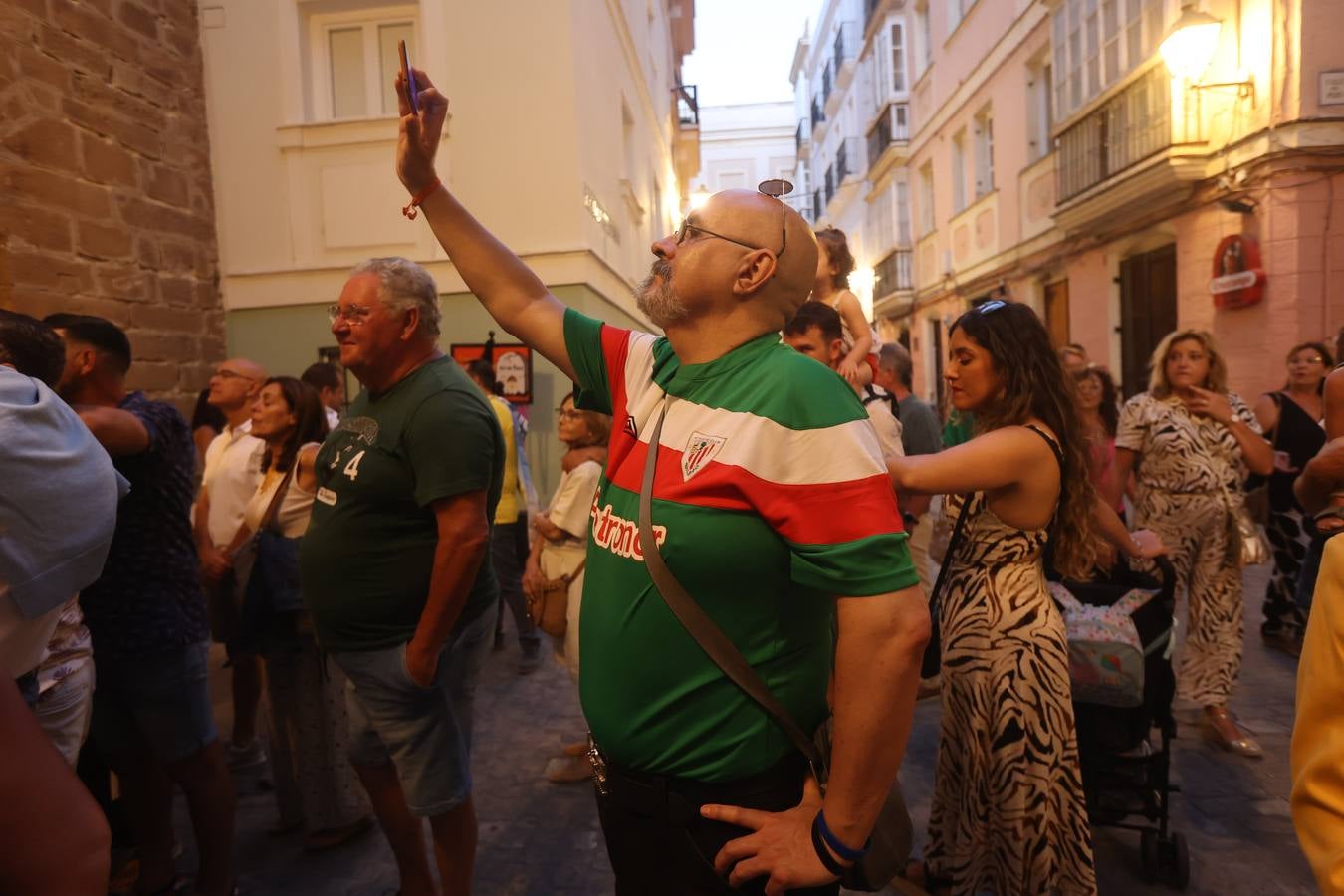 Grandes coplas en el regreso del Carnaval de verano a Cádiz