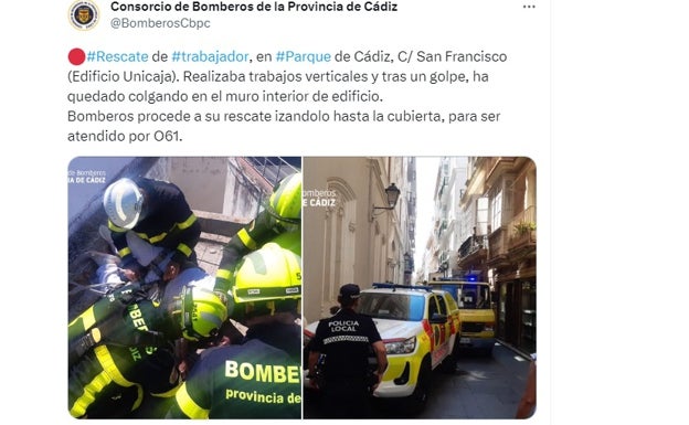 Los Bomberos rescatan a un trabajador que tras un golpe había quedado colgado de un muro en la calle San Francisco de Cádiz